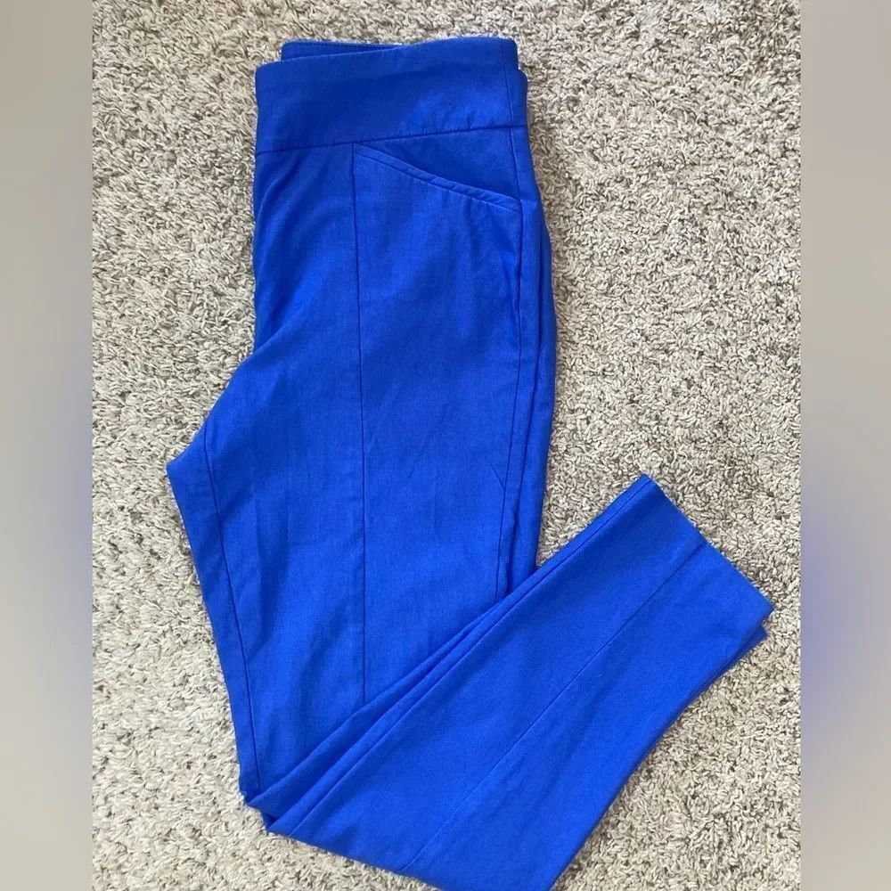 Chico's Fabulously Slimming High Waisted Periwinkle Pants, so chic (.5) run big💝